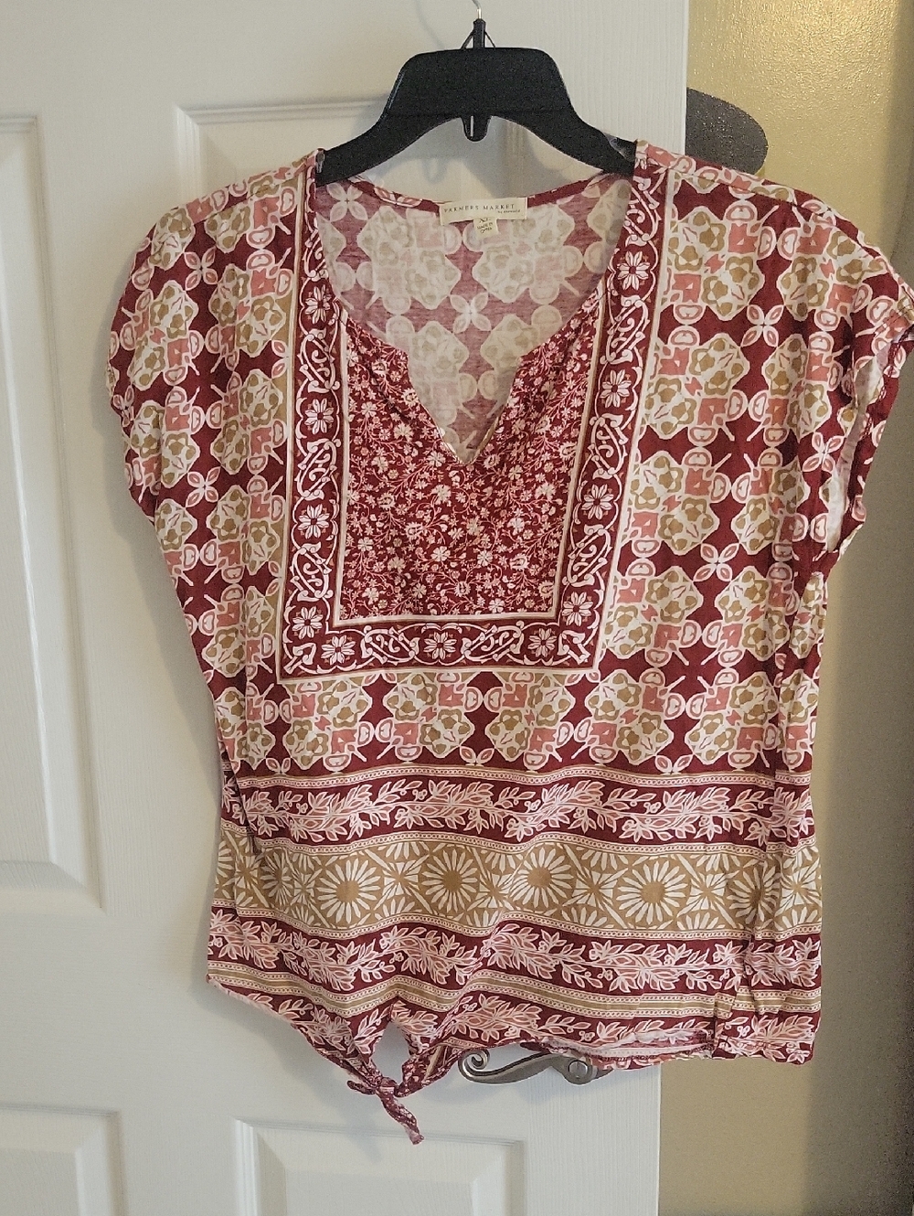 Farmers Market SzXL Burgundy and Cream Floral V Neck Blouse Tie at waist